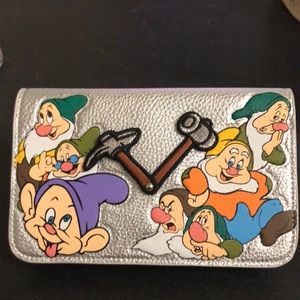 Disney Danielle Nicole Seven Dwarfs crossbody